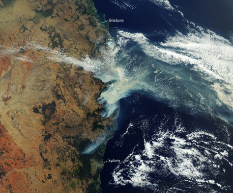 satellite_image_of_bushfire_smoke_over_eastern_australia_28december_201929